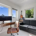 Beachfront With Jacuzzi, Cinema & Canoe Bergen