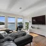 Willa Beachfront With Jacuzzi, Cinema & Canoe *