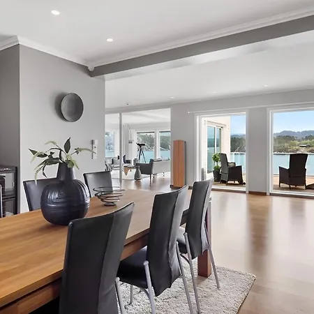 Beachfront With Jacuzzi, Cinema & Canoe Villa *