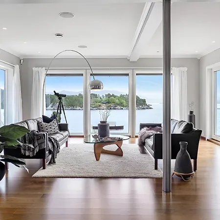 Beachfront Villa With Jacuzzi, Cinema & Canoe
