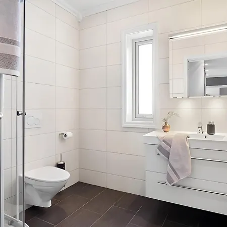 Beachfront With Jacuzzi, Cinema & Canoe