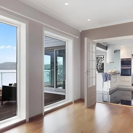 Beachfront With Jacuzzi, Cinema & Canoe Villa Bergen