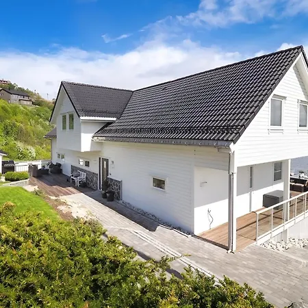 Beachfront With Jacuzzi, Cinema & Canoe Willa