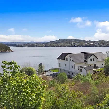 Beachfront Villa With Jacuzzi, Cinema & Canoe *