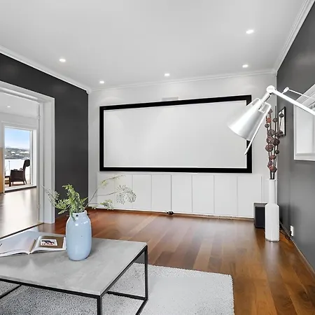 Beachfront Villa With Jacuzzi, Cinema & Canoe Bergen