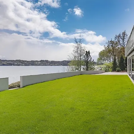 Beachfront Villa With Jacuzzi, Cinema & Canoe Villa Bergen