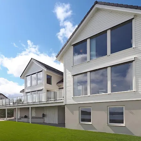 Beachfront Villa With Jacuzzi, Cinema & Canoe