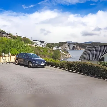 Beachfront With Jacuzzi, Cinema & Canoe Villa Bergen