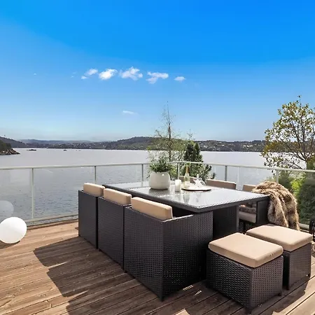 Beachfront Villa With Jacuzzi, Cinema & Canoe Villa *