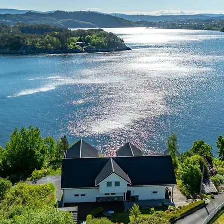 Willa Beachfront With Jacuzzi, Cinema & Canoe