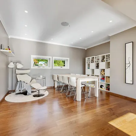 Beachfront With Jacuzzi, Cinema & Canoe