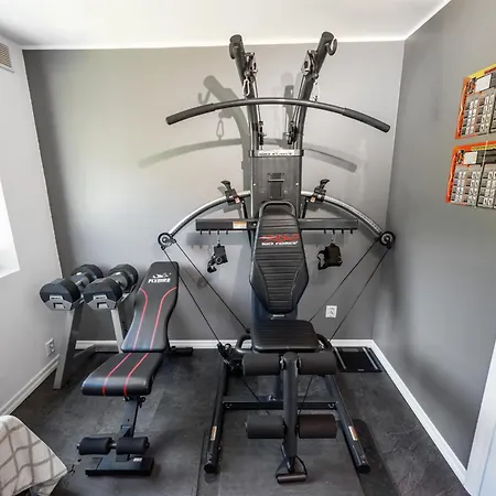 Beachfront With Jacuzzi, Cinema & Canoe Bergen