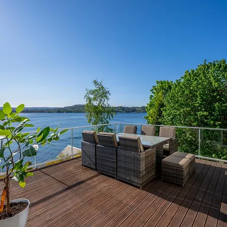 ヴィラ Beachfront With Jacuzzi, Cinema & Canoe