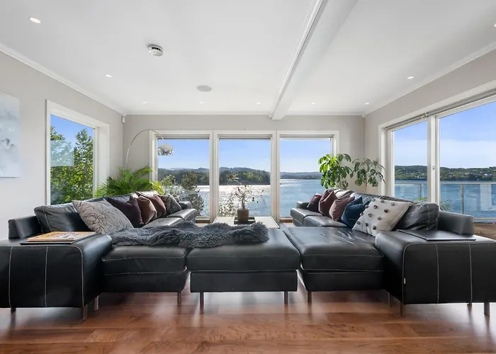 Beachfront With Jacuzzi, Cinema & Canoe Villa *