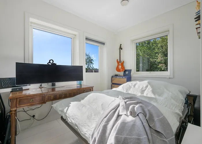 Beachfront With Jacuzzi, Cinema & Canoe * Bergen