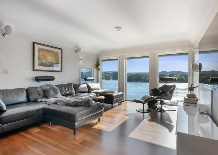 Villa Beachfront With Jacuzzi, Cinema & Canoe *