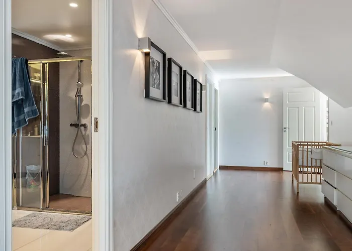 Beachfront With Jacuzzi, Cinema & Canoe